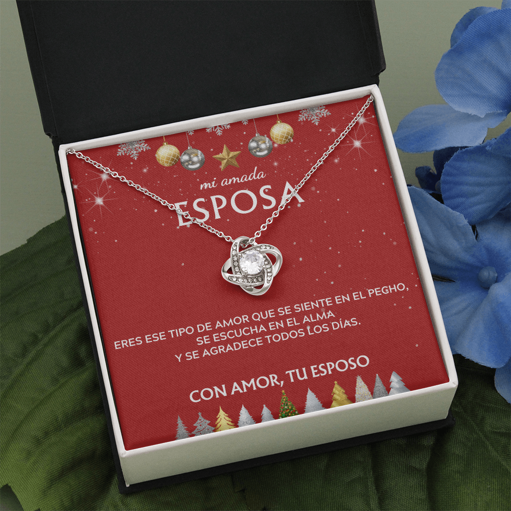 Mi amada esposa... con amor, tu esposo. Tarjeta navideña con collar de nudo de amor.