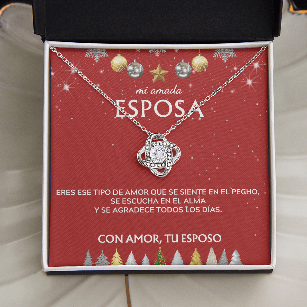 Mi amada esposa... con amor, tu esposo. Tarjeta navideña con collar de nudo de amor.
