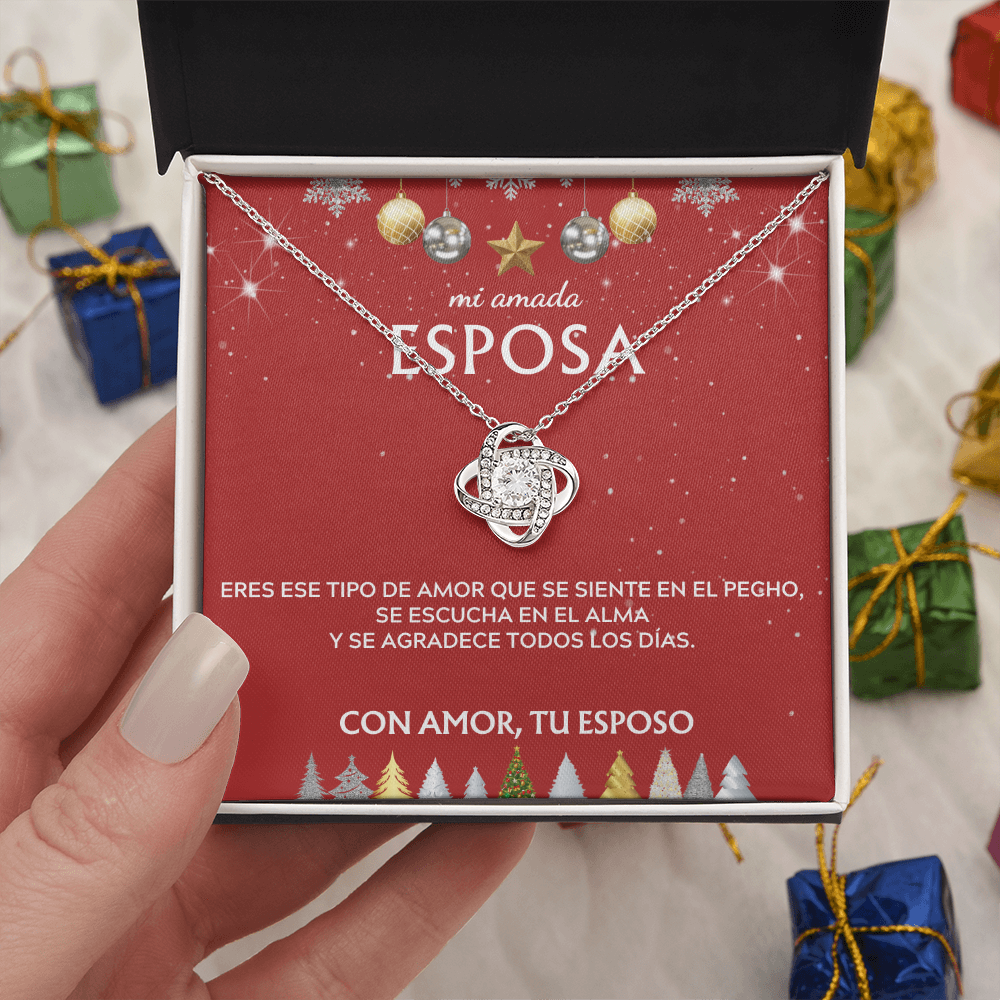Mi amada esposa... con amor, tu esposo. Tarjeta navideña con collar de nudo de amor.